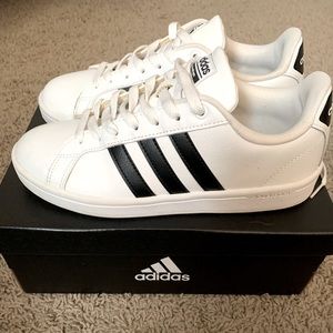 Adidas tennis shoes
